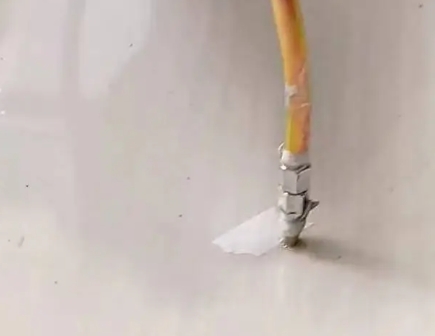 新罗瓷砖空鼓维修公司专业解答在瓷砖铺贴过程中，如果使用的砂料过粗（如全部使用了粗砂），可能会导致以下问题